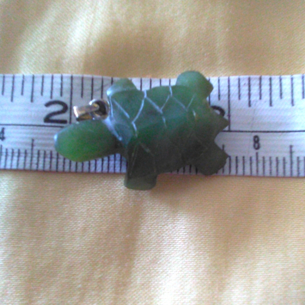 1970s VINTAGE JADE Green Turtle Reptile Pendant APPROX. 1 IN HAND ENGRAVING MADE - Picture 6 of 6